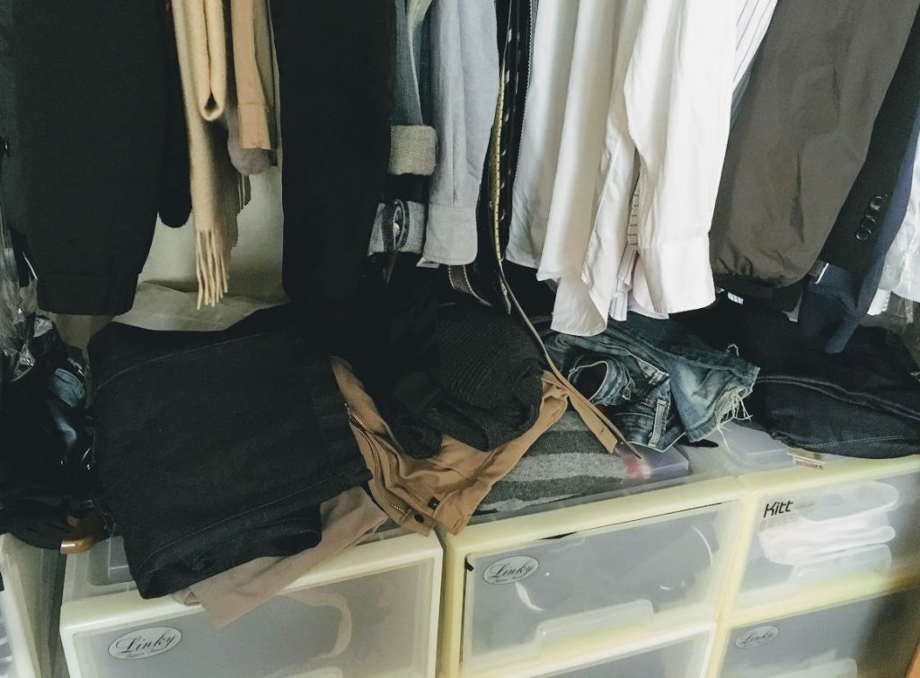 一度着たけどすぐ洗わない服 の収納はどうするか あるクローゼット用品で解決